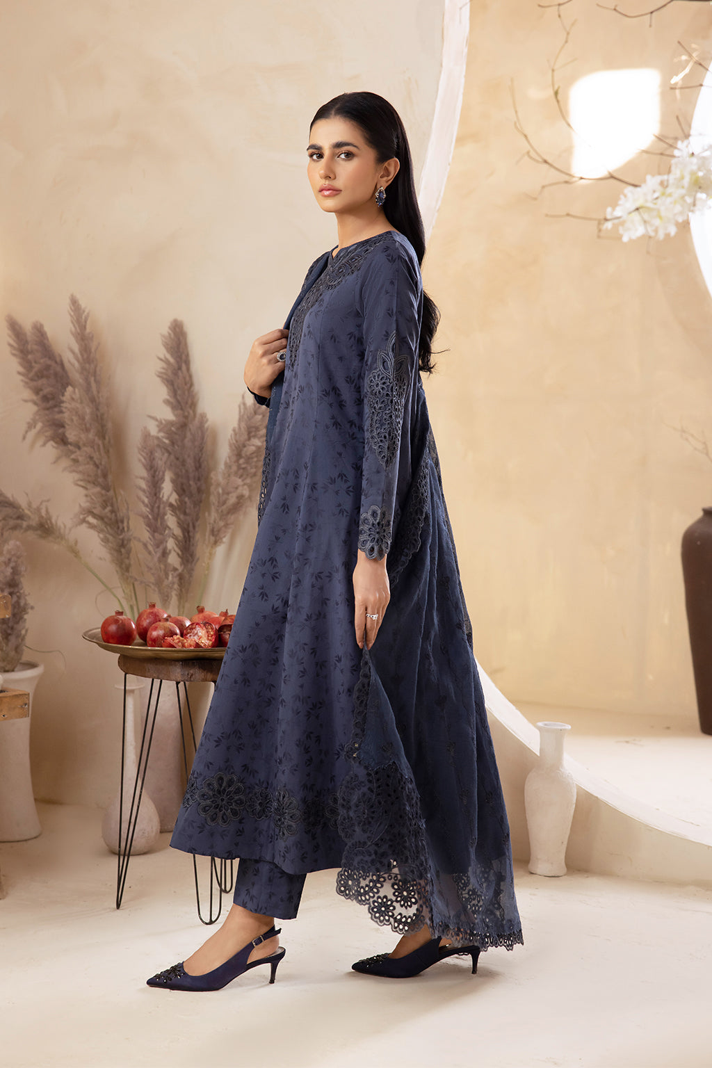 Iznik Luxury Winter Collection - ILW-02 DEMURE